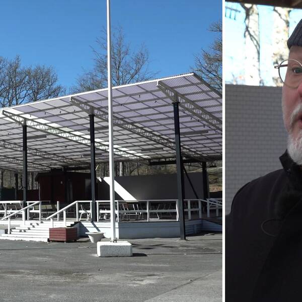 En utomhusscen med stort vitt tak till vänster i bild. Blå himmel. En man i mössa grått skägg, svart jacka och runda glasögon till höger i bild. Turistchef Lenny Mostberg Karlskrona kommun. Dansbana, Wämöparken.