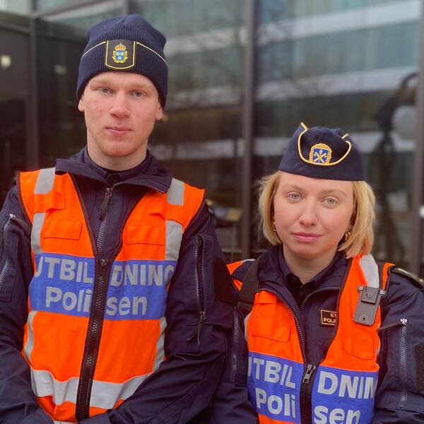 Polisstudenterna Linda Tholin och Emil Enckell.