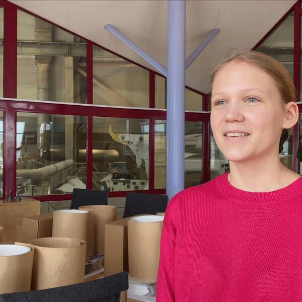 Yaane Jakobs, en av besökarna på fabriken idag, vill helst arbeta med djur men tycker ändå att dagen väckt ett visst intresse hos henne för pappersindustrin.