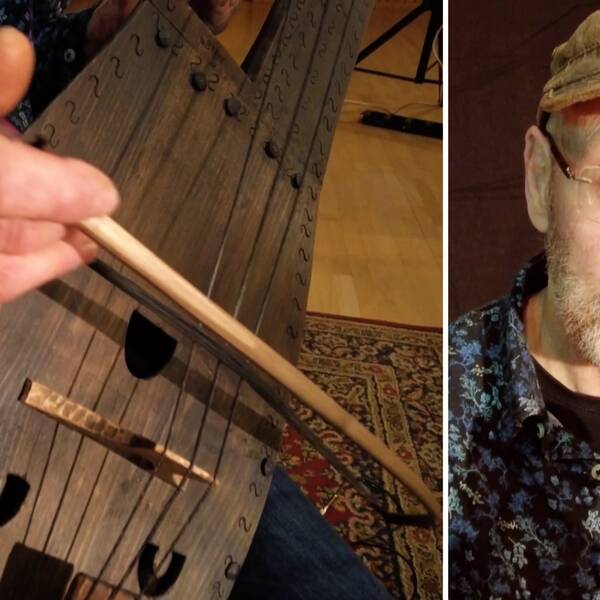 harpaspelande och en man som spelar harpa.