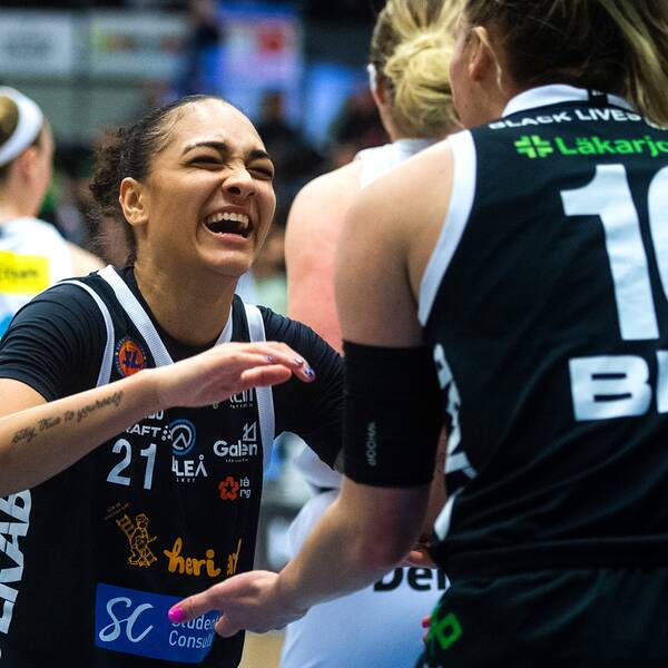 Luleås Brooke McCarty-Williams jublar under semifinal två i damernas SBL.