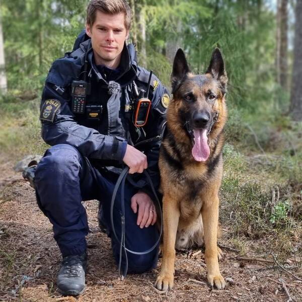 Hundförare Peter Gidlöf och Schäfern Lymmel.