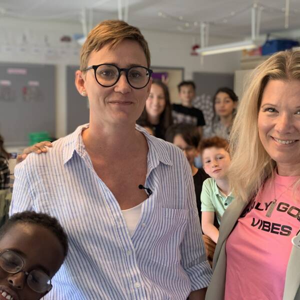 I klass 2C på Andersbergsskolan är det lektion om hur man talar inför grupp. På bilden syns försteläraren Matilda Dahlqvist och rektor Lotta Karlsson.