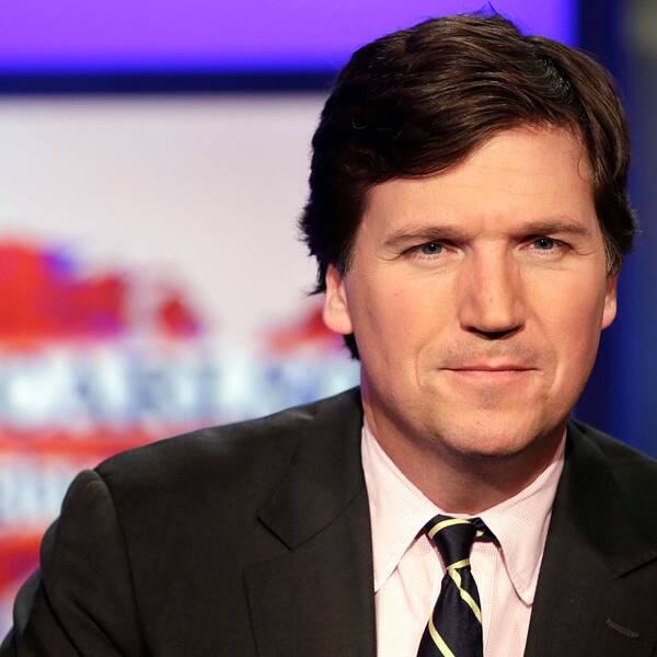 Tucker Carlson lanserade under onsdagen ett eget tv-program på Twitter, ”Tucker on Twitter”. Kort efteråt stämdes han av tidigare arbetsgivaren Fox News för kontraktsbrott.