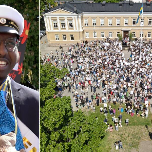Ung man med studentmössa intervjuas av SVT. Rudbeckianska gymnasiets skolgård i Västerås full av folk.