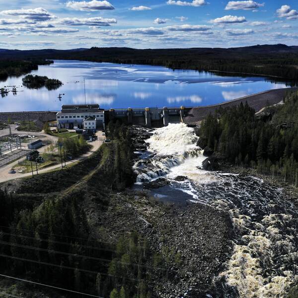 Vattenkraftverket Laforsen utanför Kårböle. Vattnet är en del av Ljusnan.