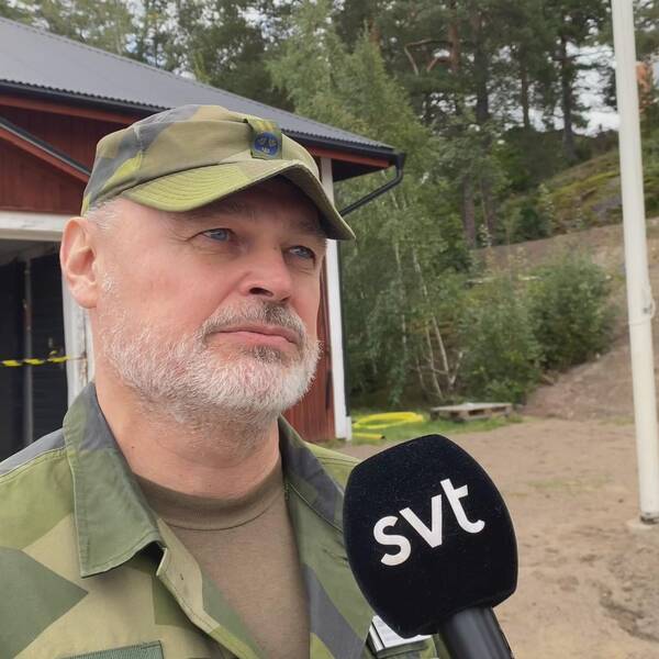 Jon Tedenby vid hemvärnsstugan i Karlstad.