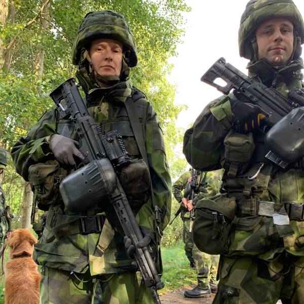 Hemvärnssoldater efter övningen.