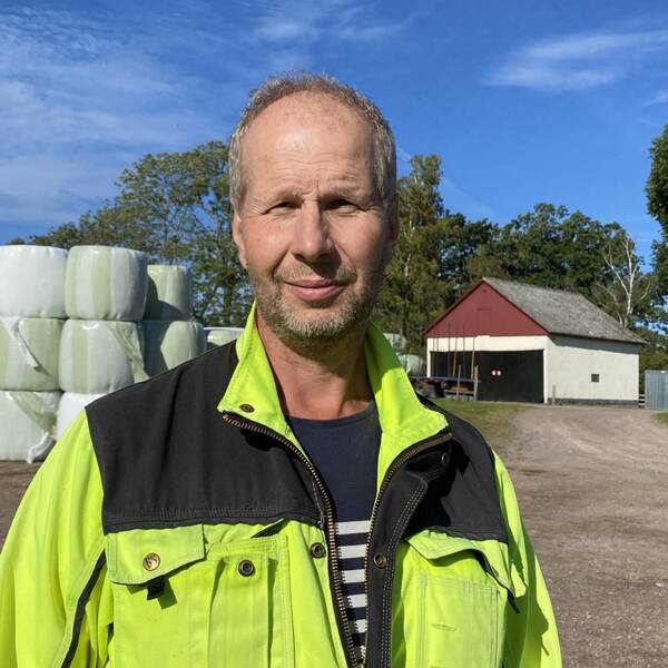Foderproducenten Peter Jonsson berättar om de höga foderpriserna.