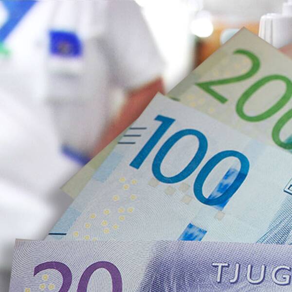 Sjuksköterska i bakgrunden och nya svenska sedlar i förgrunden.