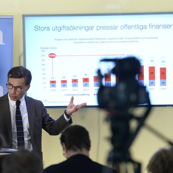 STOCKHOLM 20 160 414 Moderaternas ekonomisk-politiske talesperson Ulf Kristersson håller pressträff om delar av sin skuggbudget i Moderaternas partikansli i Stockholm. Foto: Pontus Lundahl / TT kod 10050