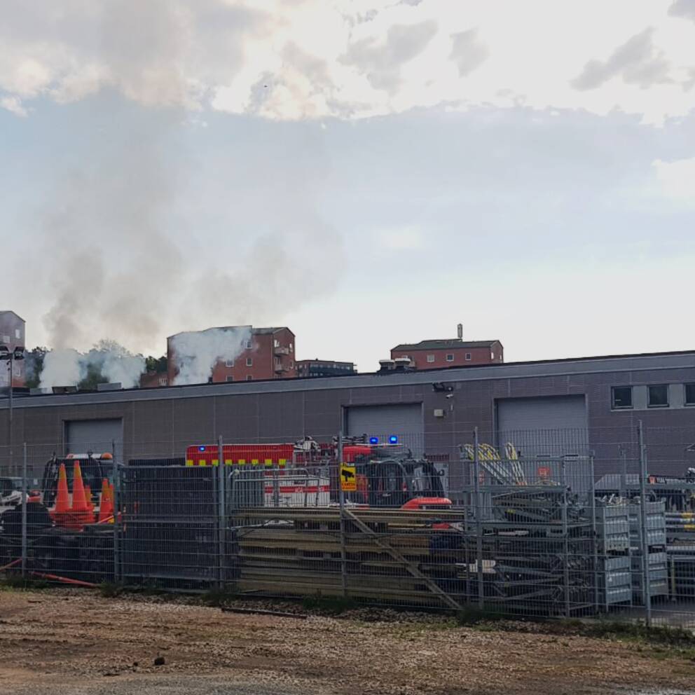 Fullt Utvecklad Brand I Lagerlokal I Boras Svt Nyheter