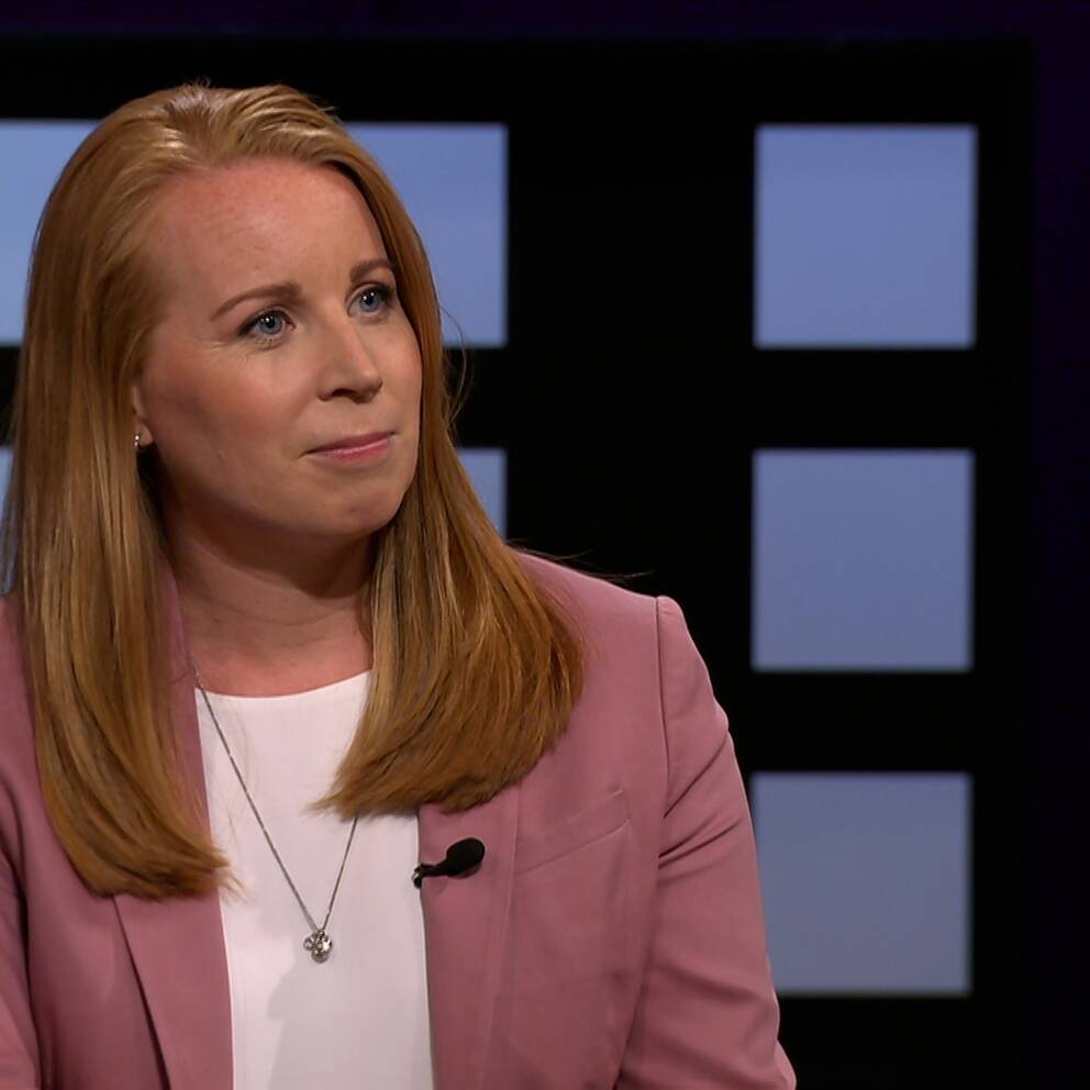 Annie Loof Nobbar Samarbete Med V Varandras Motpoler Svt Nyheter