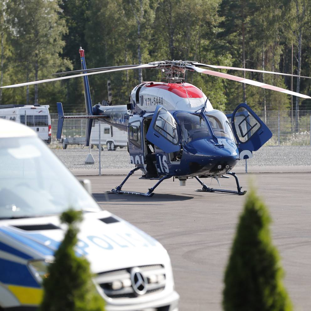 Båda kriminalvårdarna på Hällbyanstalten har släppts