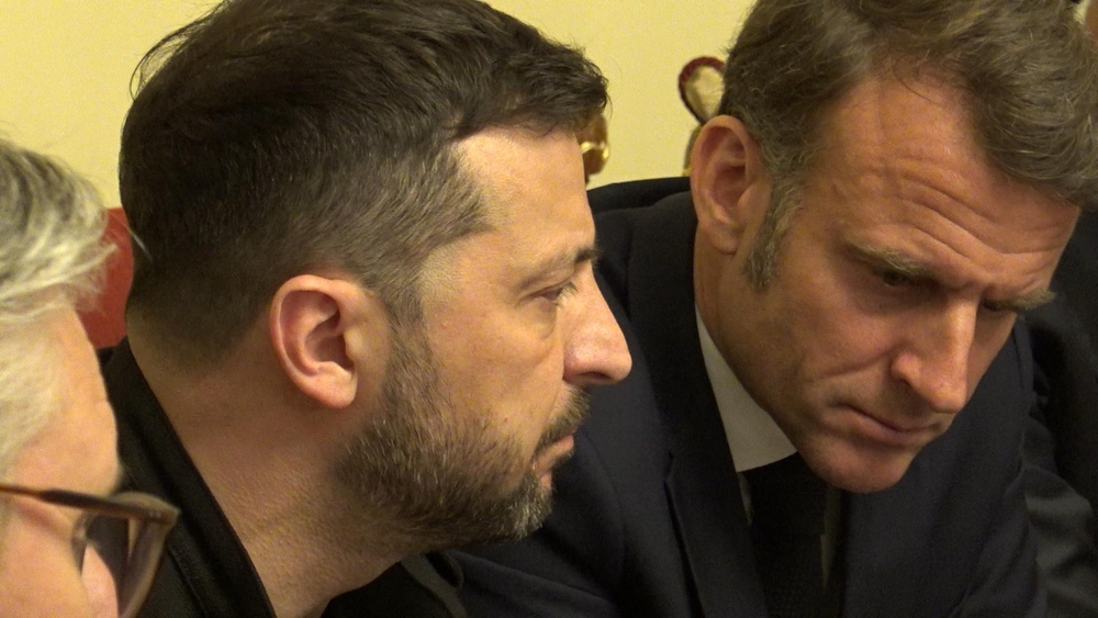 Dokument utifrån: Macron mäklar fred