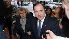 Statsminister Stefan Löfven på väg in på Folk och försvar.