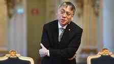 Nobelpristagaren i litteratur Kazuo Ishiguro under pressträffen på Svenska akademien i Stockholm