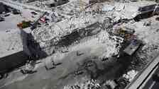 Förstörelse efter en explosion i Idlib.