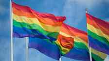 Vissa personer tycks inte gilla att Prideflaggan hissats i stadsdelen Tensta. 