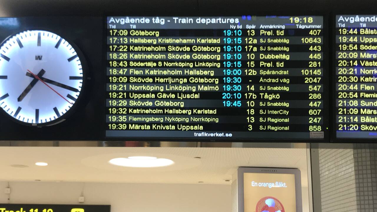 Avgående tåg stockholm c 300 passagerare fick evakueras efter tågstrul svt nyheter