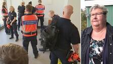 Delad bild. Till vänster står en grupp personer klädda i polisuniformer. Några bär väst med texten utbildning polisen på ryggen. Till höger en bild på en kortklippt kvinna med mönstrad tröja och jeansjacka.