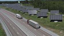 En solcellspark placerad vid E18 mellan Enköping och Västerås