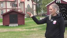 Arrangören Emma Molin visar festivalområdet i Vilhelmina.