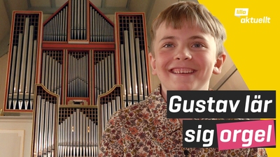 Gustav spelar orgel!