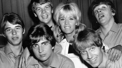 Se Den Folkkara Artistens Barbro Lill Babs Svenssons Liv I Bilder Svt Nyheter
