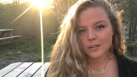 Han är fortfarande dating online