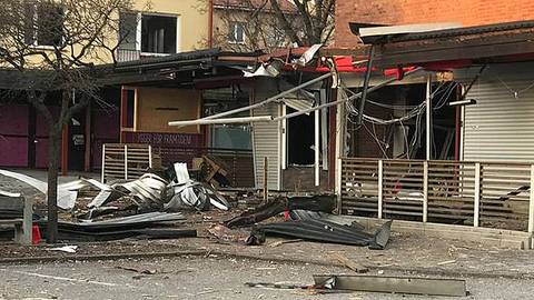 Explosion vid restaurang i Märsta | SVT Nyheter