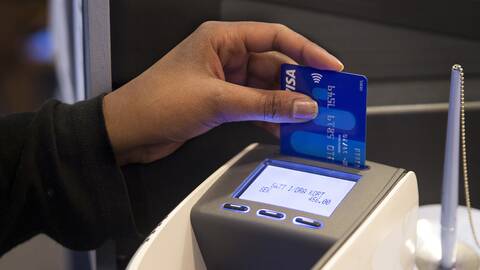 Glöm signaturen u2013 nu gäller hårdare regler för kortbetalning  SVT 