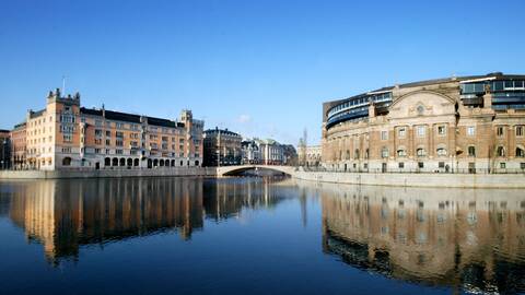 Exteriörer på Rosenbad och riksdagshuset i Stockholm