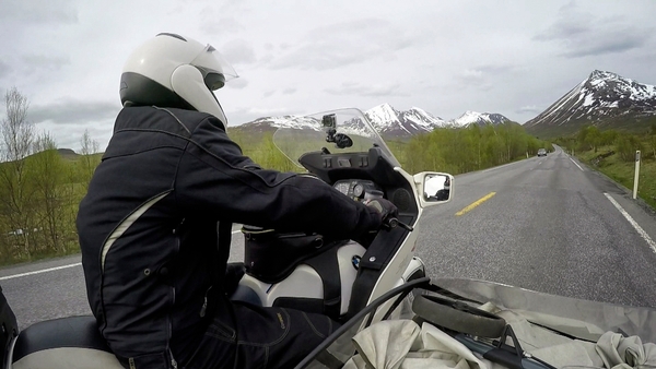 Farfarsfar på motorcykel