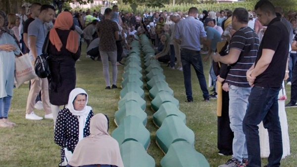 Dokument utifrån: Bosniens bräckliga fred