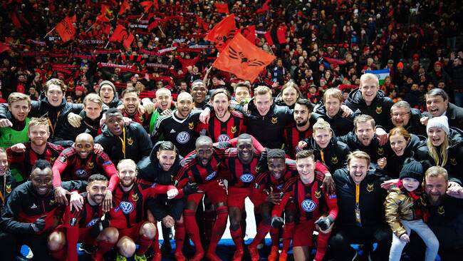 folkfest olympiastadion öfk-supportrar tillsammans med öfk-spelarna