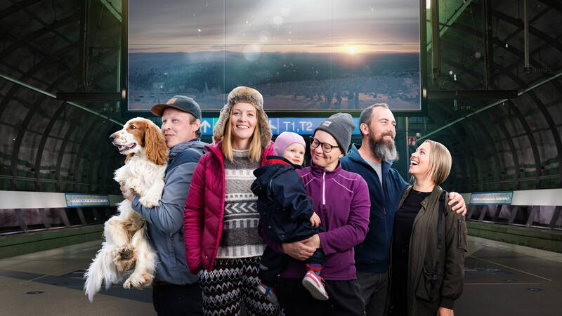 Hunden Rolle, Petro, Minna, Naomi (bebis), Pernilla, Annamari, Grit och Annamari. - Drömmen om Lappland