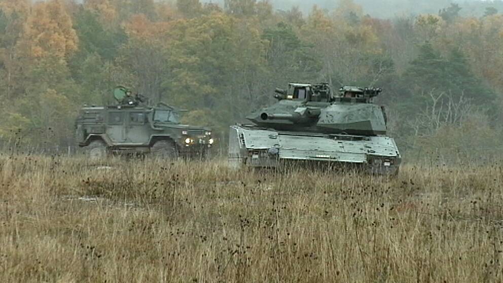 Militärfordon på Tofta skjutfält på Gotland