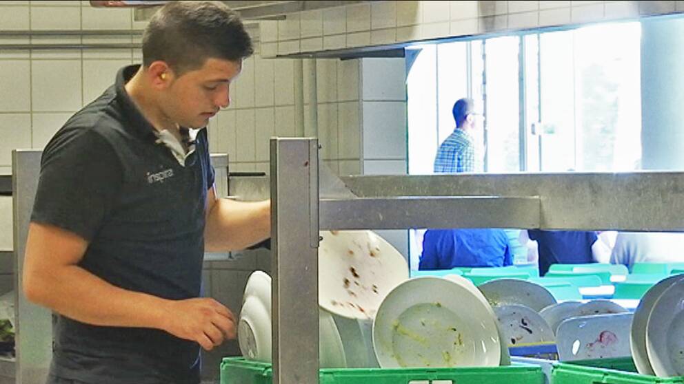 Vlad Moldovan kom till Sverige som tiggare, nu jobbar han som diskare på en restaurang i Lund