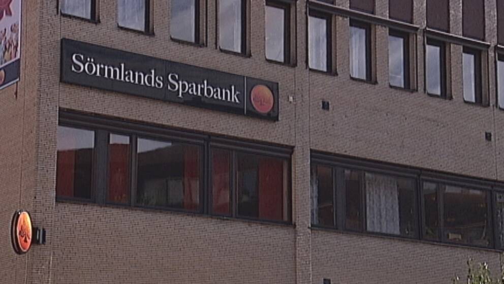 Krisande Sörmlands sparbank har bjudit kunder på jaktresor.
