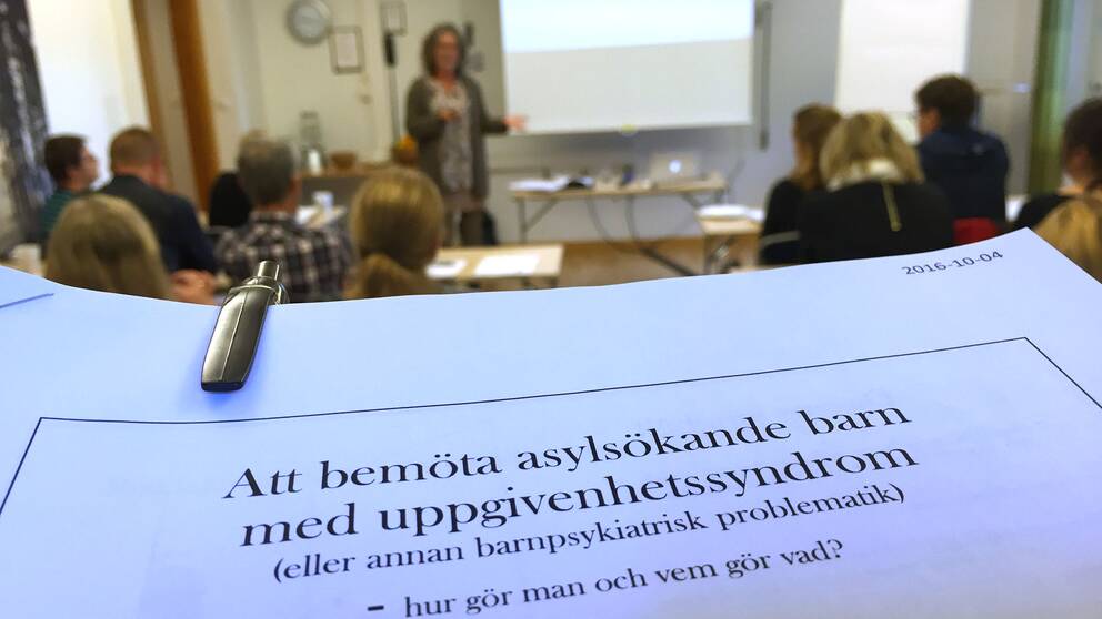 Konferens i Malmköping om apatiska flyktingbarn.