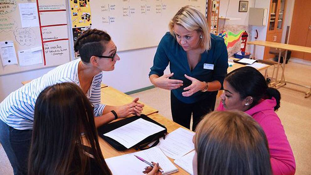 Dubbla lärare ska höja skolresultat