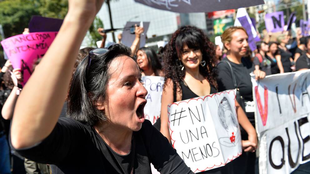 Demonstrationerna har spridit sig till bland annat Mexiko.