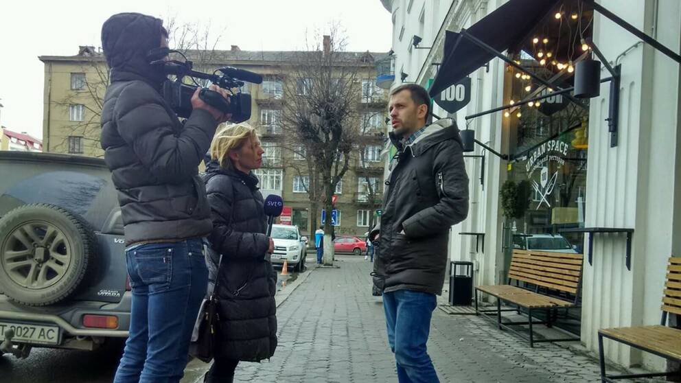 Jurij Filijuk tar SVT med ut på gatan i sin stad.
