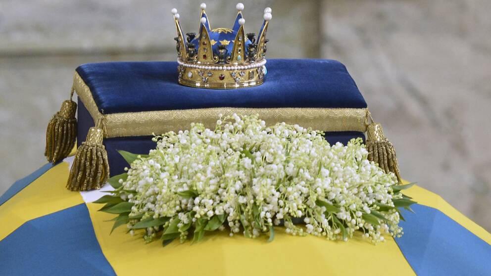 Prinsessan Lilians favorit, liljekonvaljen, låg på kistan under begravningen.