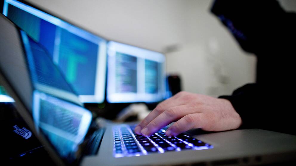 Sex av Uppsala läns 28 kommunalråd har fått sina kommunala mejlboxar hackade.