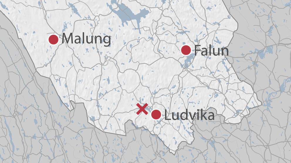 En bild på en karta över delar av Dalarna där olycksplatsen är markerad med ett rött kryss.