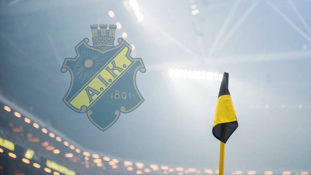 Ett rökfyllt friends arena under fotbollsmatchen i Allsvenskan mellan AIK och Djurgården den 16 maj 2016.