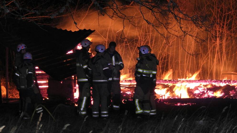 Ett torp utanför Ljungbyholm söder om Kalmar brann ner till grunden på fredagskvällen.