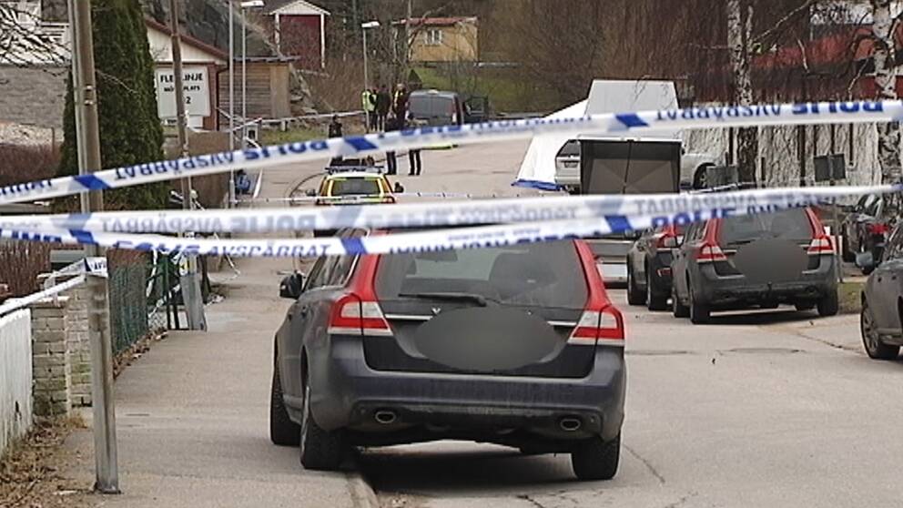 Avspärrningarna i Uddevalla 7 mars 2015, då tre personer hittats mördade.